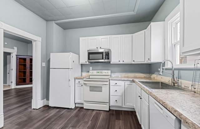 506 E Parkway Ave - Lower - 506 East Parkway Avenue, Oshkosh, WI 54901