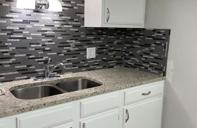 2611 27th Street - 29 photos photos