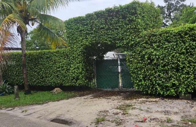 2800 NW 90th St photos photos