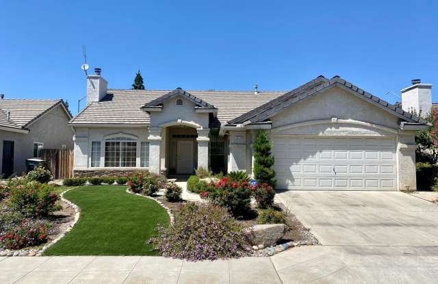 Clovis North 3/2 With Pool Gallery 3