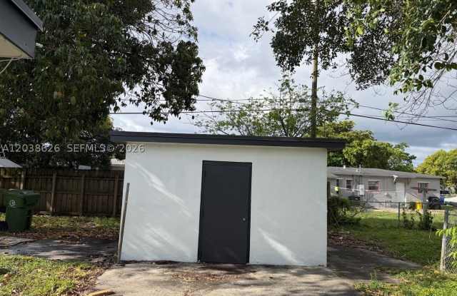 1600 NW 13th Ct Gallery 3