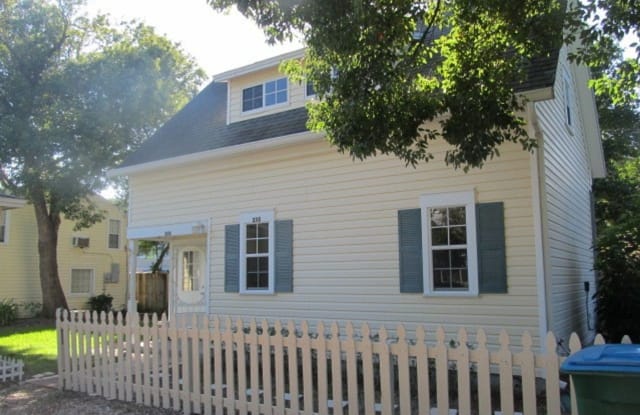 232 W Warren Ave - 232 Warren Avenue, Longwood, FL 32750