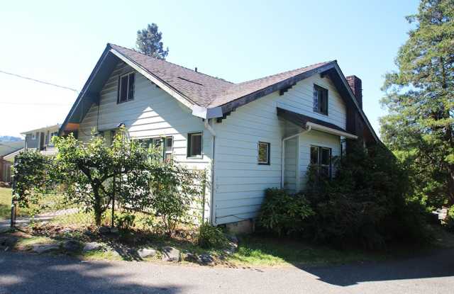 PRIVATE BOTHELL HOME FOR RENT W LARGE YARD & NEW PAINT & CARPET! Gallery 1