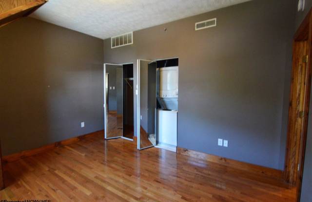 444 Brockway #204 Avenue Gallery 4