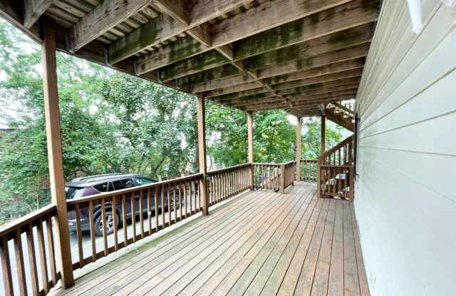Charming 5 Bedroom-No Broker Fee Gallery 1