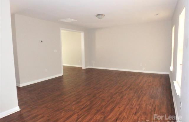 5243 Henderson Circle Gallery 4