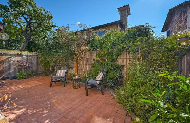 Bright & Spacious Townhouse in Gated Community on Bay Farm Island Gallery 4