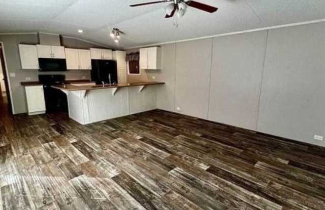 211 Robin Dr. - 211 Robin Drive, Troy, AL 36079 211 Robin Dr. - 211 Robin Drive, Troy, AL 36079