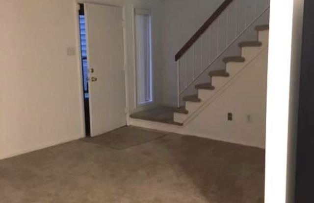 1722 LEISURE WAY Gallery 2