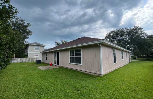 4 Bed 3 Bath Home Near Jacksonville Beach. Pet Friendly! OPEN HOUSE: FRIDAY, OCTOBER 2ND. 4–6 PM! Gallery 3