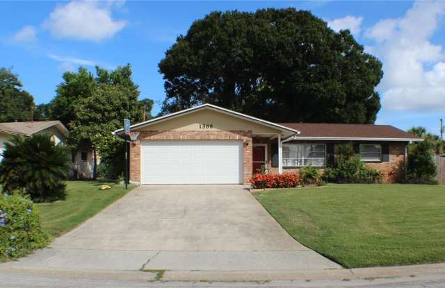 1366 WINDSOR DRIVE - 1366 Windsor Drive, Largo, FL 33756