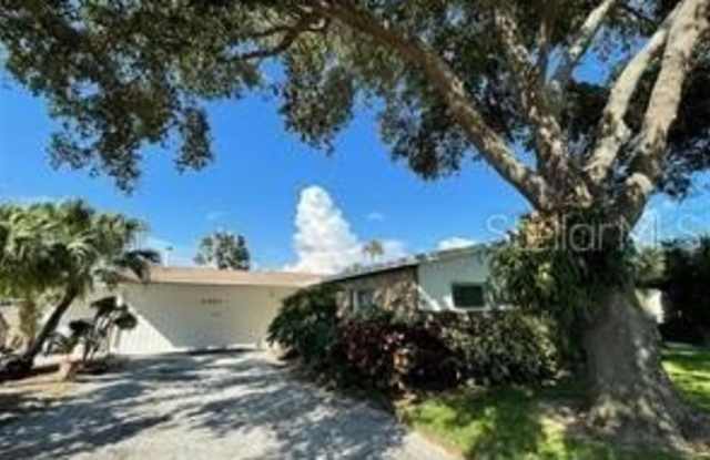6901 GULF WINDS Drive Gallery 2