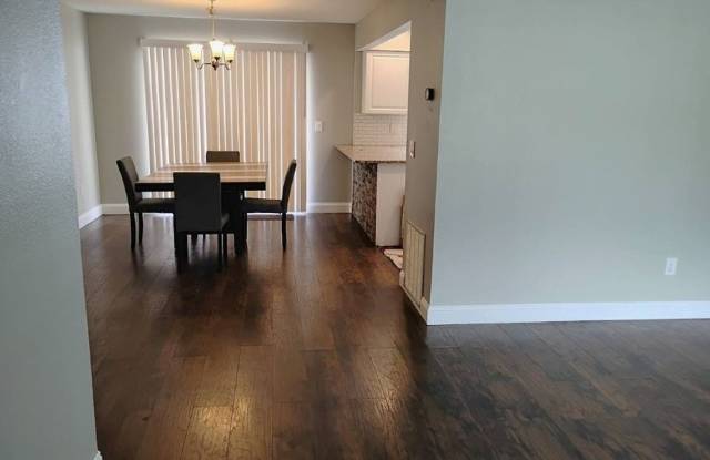 Annual Unfurnished 3 Bedroom 2 Bathroom 1 Car Garage Home located in North Port with Jockey Club Access! Gallery 4