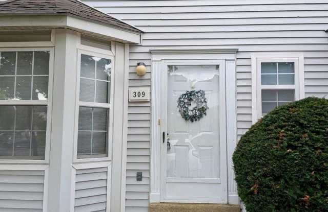 309 HUNTINGTON Court Gallery 1