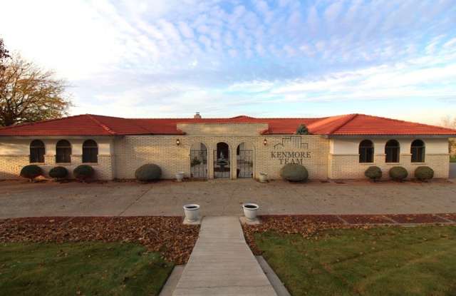 3 Bedroom, 3 Bath Home with a View Gallery 1