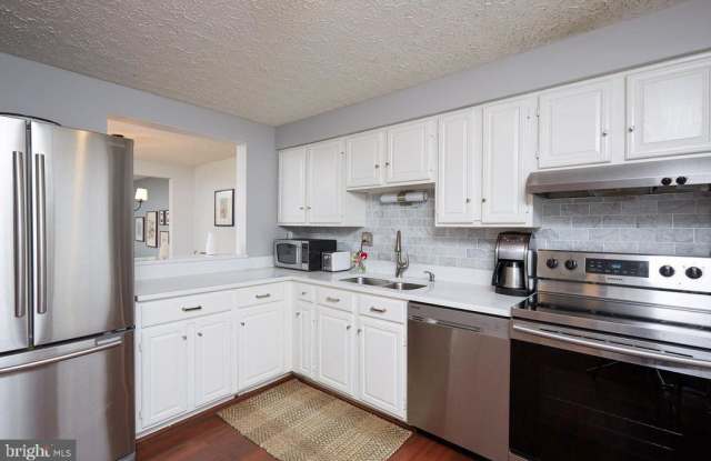 7705 FAWN COURT Gallery 2