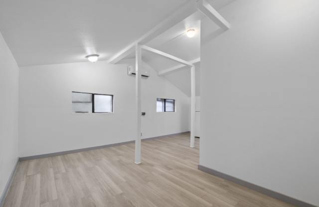 302 East Cevallos Street - 3 photos photos