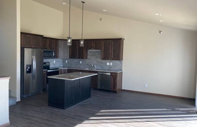 3 Bed 3 Bath Townhome - 6490 21st Street South, Fargo, ND 58104