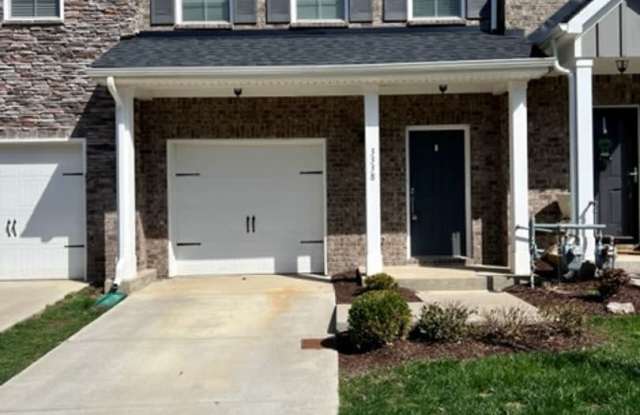 3 Bed 2.5 Bath Townhome, Minutes from I-24 & The Avenue! photos photos