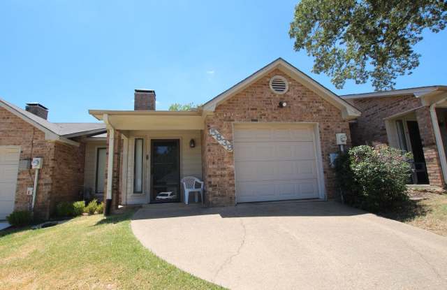 Available - Charming 2-bedroom, 2.5-bath townhome photos photos