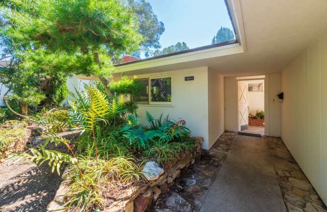 3 bedroom Valmonte home with private courtyard Gallery 4