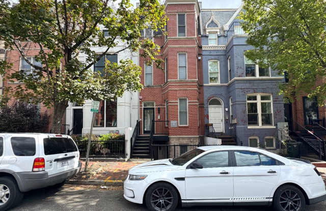 Lovely 1 BR + 1 Den/2 BA Condo in Mt Vernon Square! photos photos