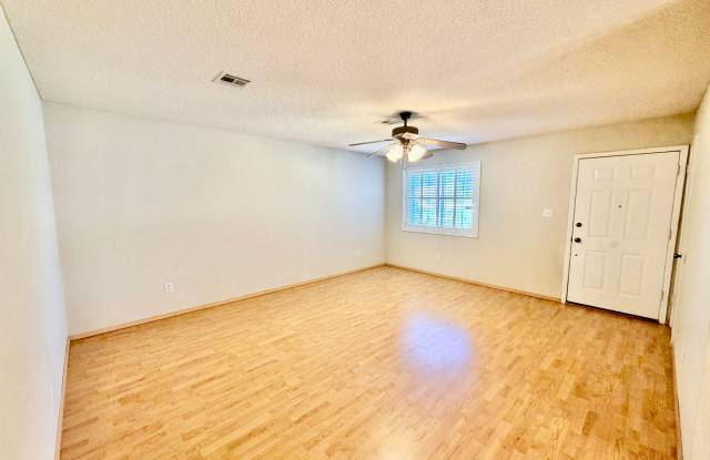Charming 3-Bedroom Home with Wood Flooring and Large Yard in Yuma Gallery 3