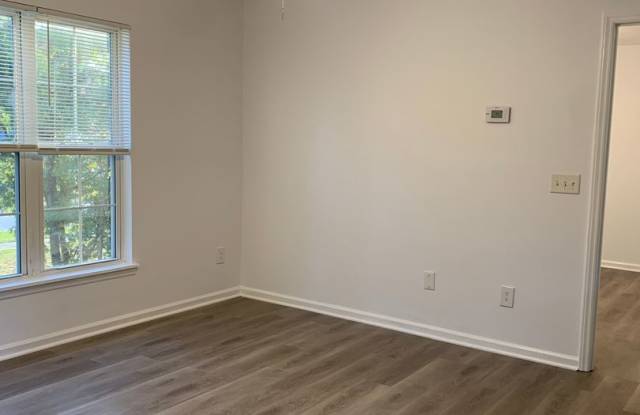 1 Bedroom House w/Garage & Storage on Wallington Road Available Now Gallery 4