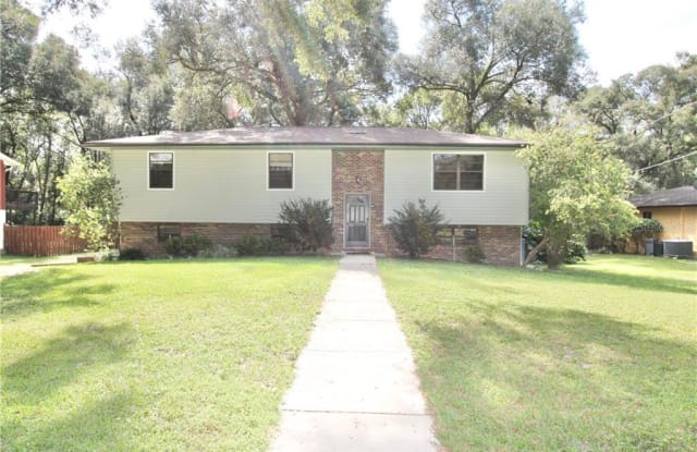 510 E OAKWOOD AVENUE - 510 East Oakwood Avenue, Orange City, FL 32763