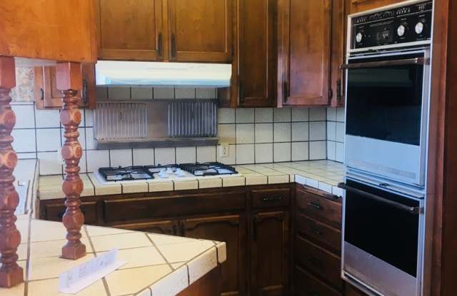 2-Story Country home! Gallery 4