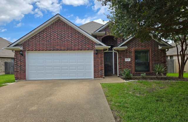 College Station - Large 4 bedrooms / 2.5 baths with garage and fenced yard!! photos photos
