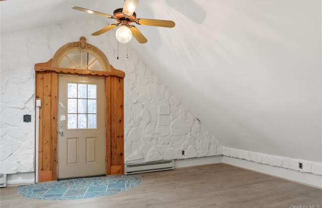 378 Broadway 9W unit: 2 - 378 Broadway, Port Ewen, NY 12487 378 Broadway 9W unit: 2 - 378 Broadway, Port Ewen, NY 12487