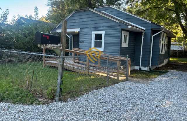 Updated 2 Bedroom with Spacious Yard on the Southwest Side, Available NOW! Gallery 1