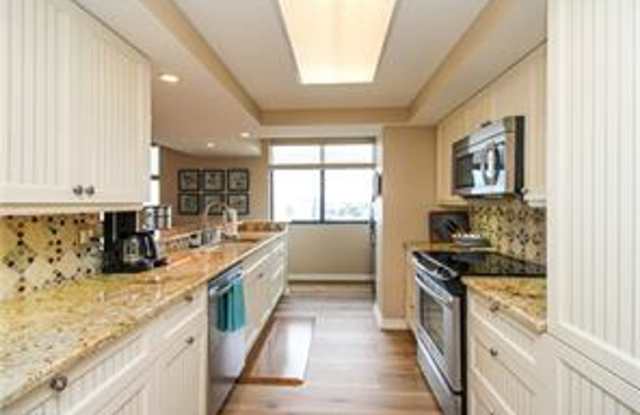 ** LUXURY ON THE BEACH 3/2 CONDO GULF AND INLAND WATERWAY VIEWS** BEAUTIFUL SUNSETS ** SILVER SANDS ** LITTLE HICKORY ISLAND FOR SEASON STARTING A LEASE JANUARY 2, 2025 ** - 26140 Hickory Boulevard, Bonita Springs, FL 34134