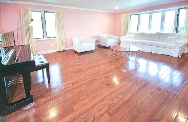 1120 CYMRY Drive Gallery 3