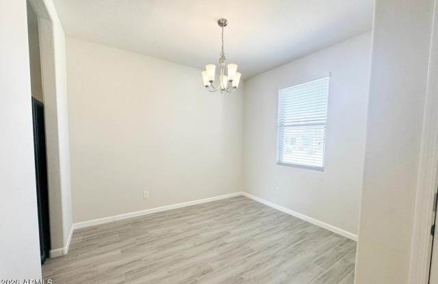 17134 N ROSEMONT Street Gallery 3