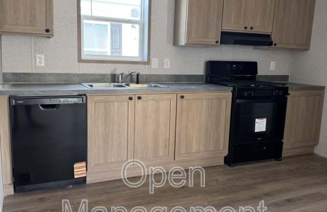 755 N. Tratt St photos photos