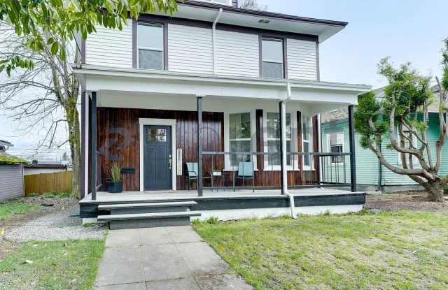 907 S Ainsworth Ave photos photos