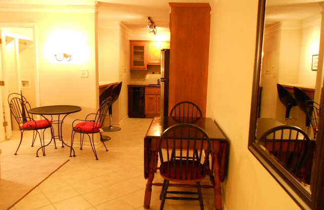 Studio Apartment Near 5 Points Gallery 4