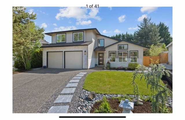 3Bed 3Bath on a Quiet cul-de-sac with Swimming Pool. Gallery 1