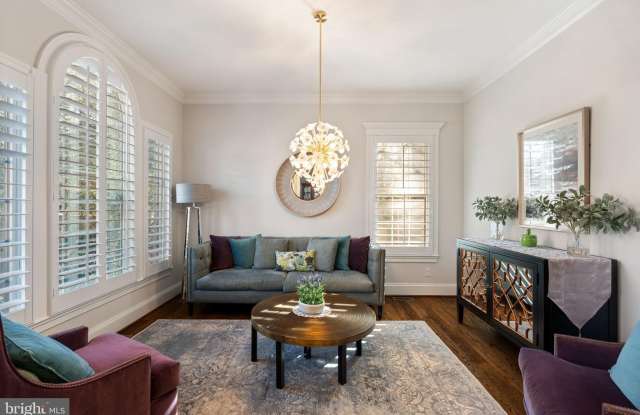 1604 COLONIAL Lane Gallery 4