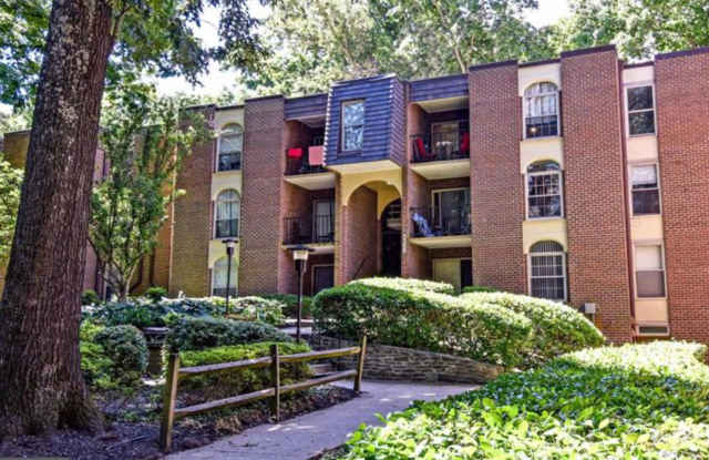 Well-Appointed 2 Bed 1 Bath Condo In Vibrant In Woodburn Village photos photos