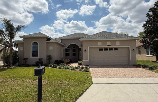 Spacious 4-Bed, 3-Bath Home in Greater Lakes! photos photos