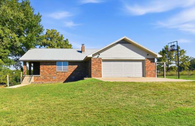 Stunning 2 Bed / 2 Bath Home with Panoramic Views & Private Driveway – Move‑In Ready Gallery 1
