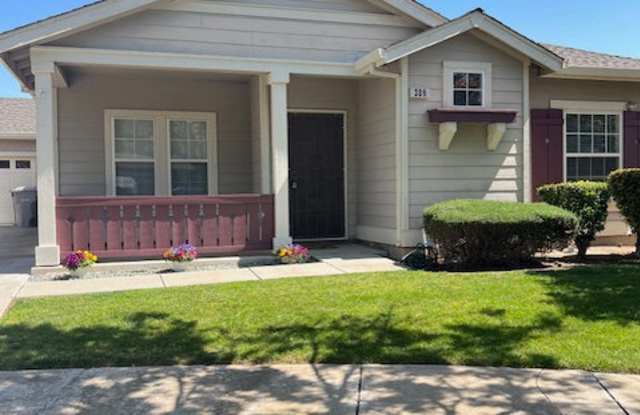 309 Queencrest Court - 309 Queencrest Court, Oakdale, CA 95361