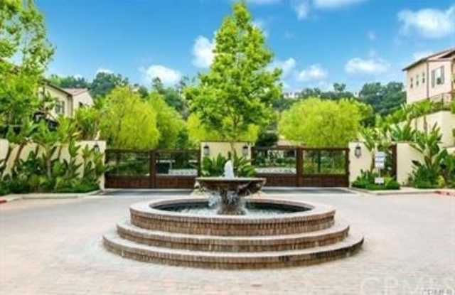 933 Terrace Lane W Gallery 2