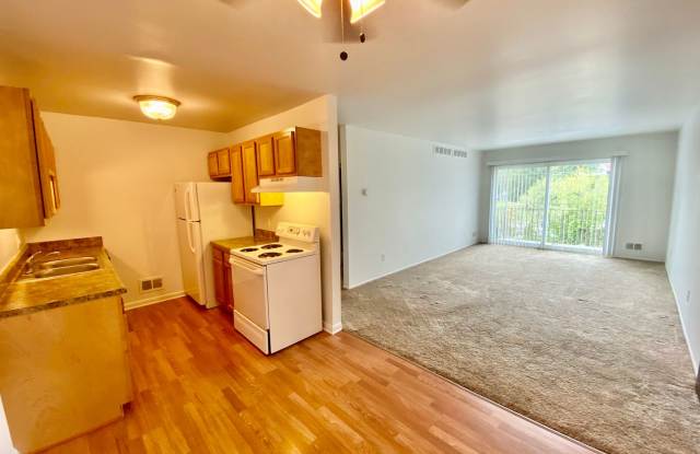 2nd floor, Remodeled 1 Bd. Greenway Park - Free Rent until November 1st!! Gallery 1