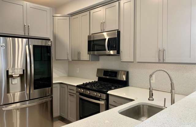 3212 8th St NE Unit A Gallery 4