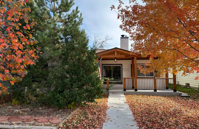 3 BEDROOM, 1 BATHROOM, SINGLE FAMILY HOME WITH 3 CAR DETACHED GARAGE Gallery 1