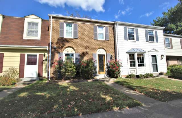Charming Brick Front 2-Level Townhome in Alexandria photos photos